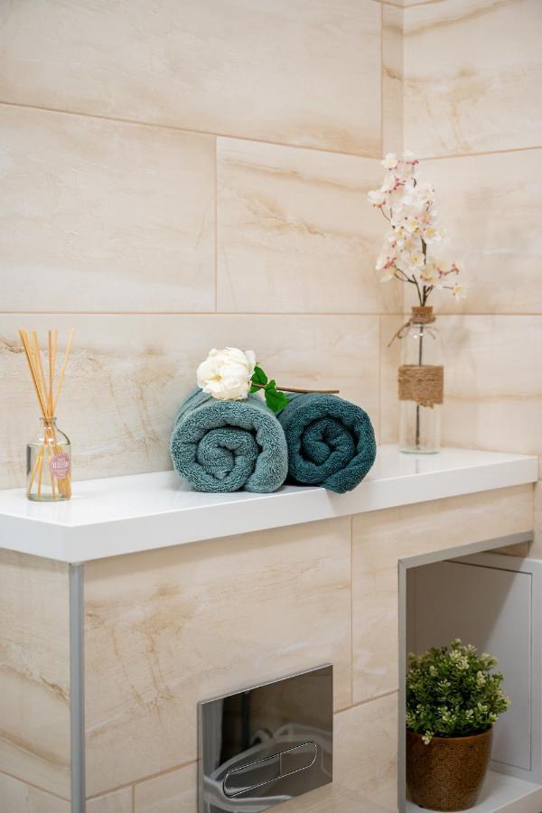 ~comfortify~ Kingsize Bed, A/c, Wifi, Skylineview Warsaw