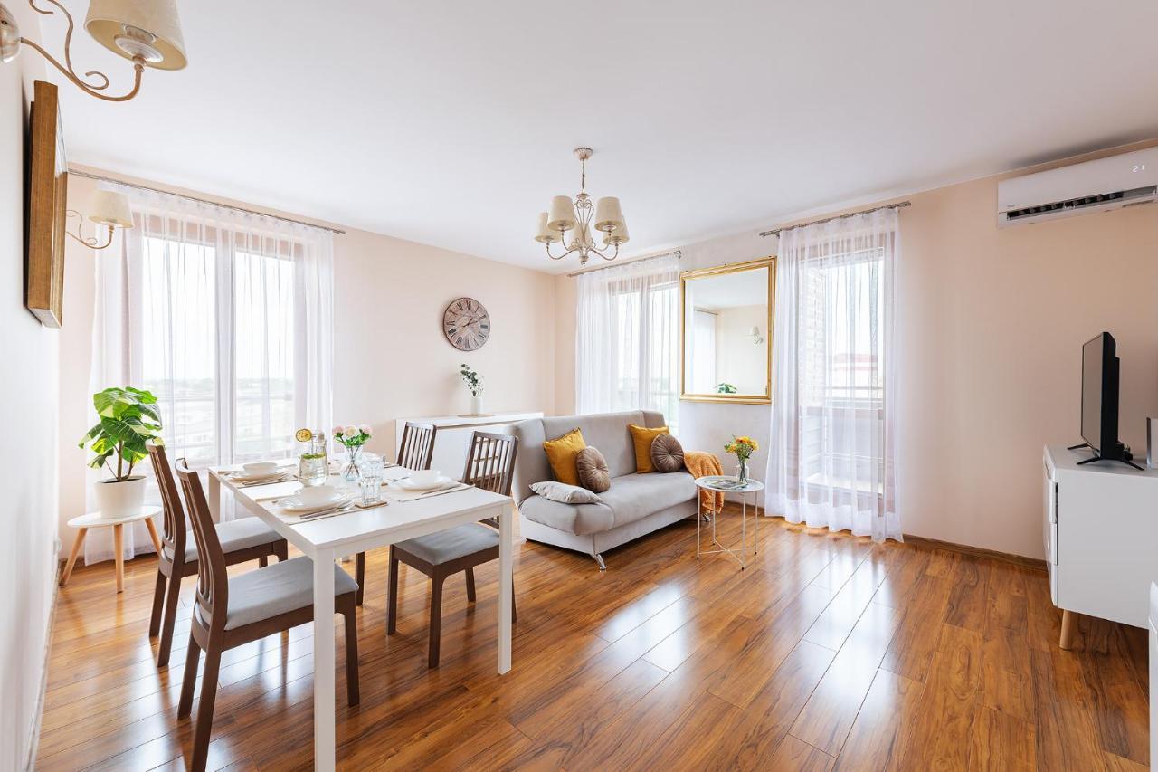 ~comfortify~ Kingsize Bed, A/c, Wifi, Skylineview Warsaw