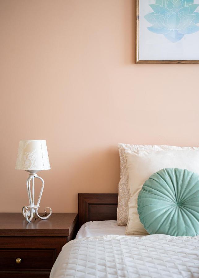 ~comfortify~ Kingsize Bed, A/c, Wifi, Skylineview * Warsaw