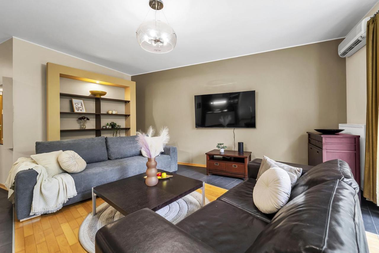 Apartment Golden Dragon Prestige Suite: Spacious Luxury With Jacuzzi & Balcony *
