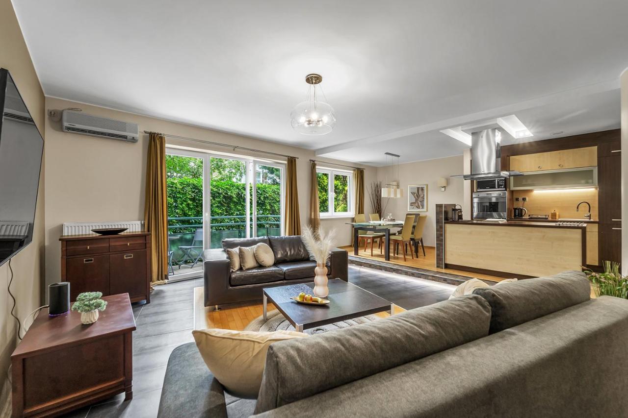 Golden Dragon Prestige Suite: Spacious Luxury With Jacuzzi & Balcony Apartment Warsaw