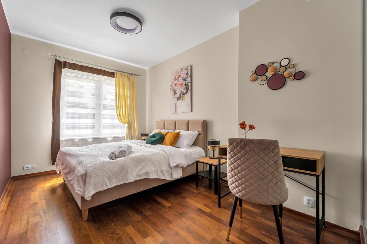Golden Dragon Prestige Suite: Spacious Luxury With Jacuzzi & Balcony Warsaw