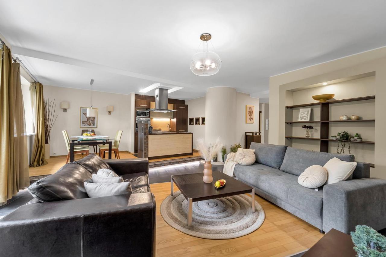 Golden Dragon Prestige Suite: Spacious Luxury With Jacuzzi & Balcony Apartment Warsaw