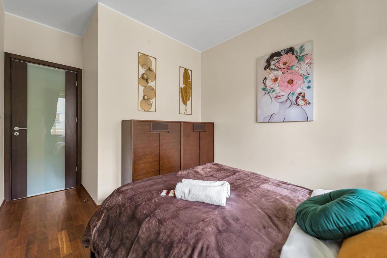 Apartment Golden Dragon Prestige Suite: Spacious Luxury With Jacuzzi & Balcony