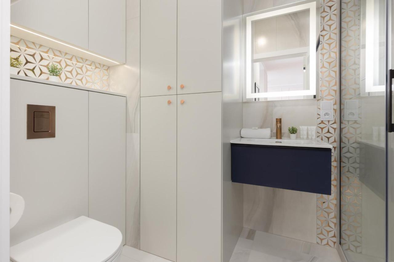 Apartment Lux Niemcewicza With Ac & Balcony Ochota By Renters Warsaw