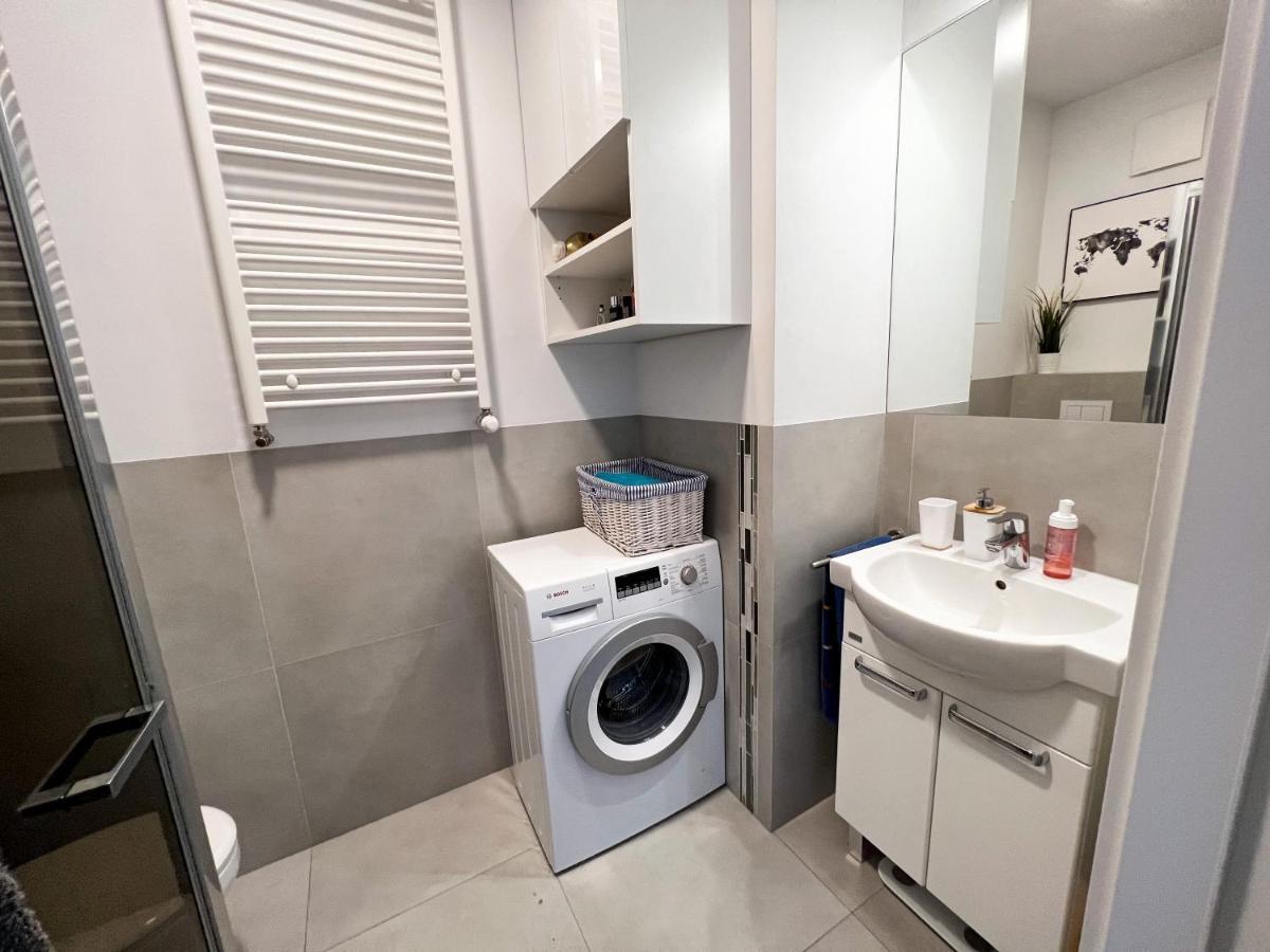 Nowoczesny Apartament - Blisko Centrum Warsaw