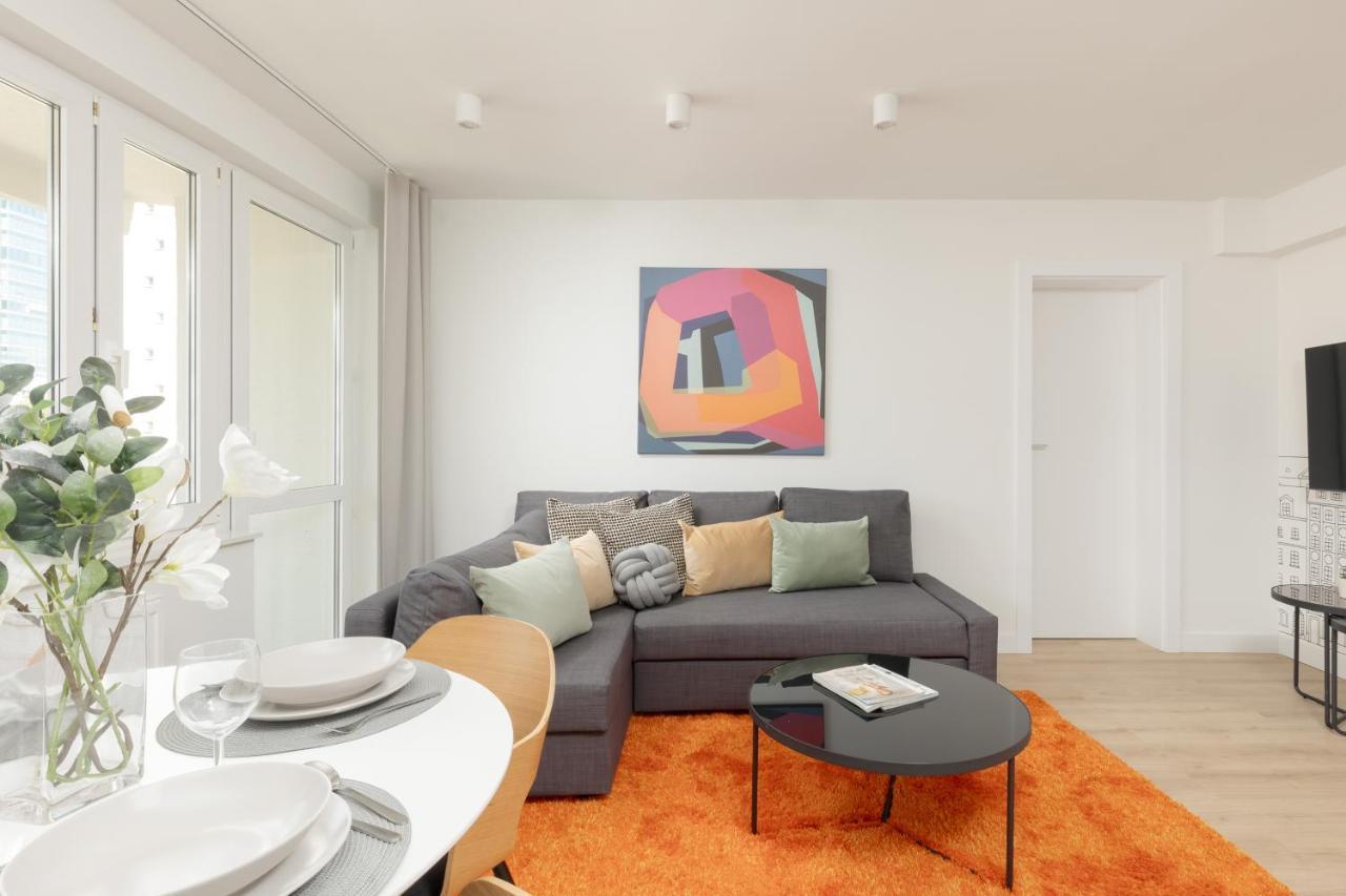 Center By Renters Apartment