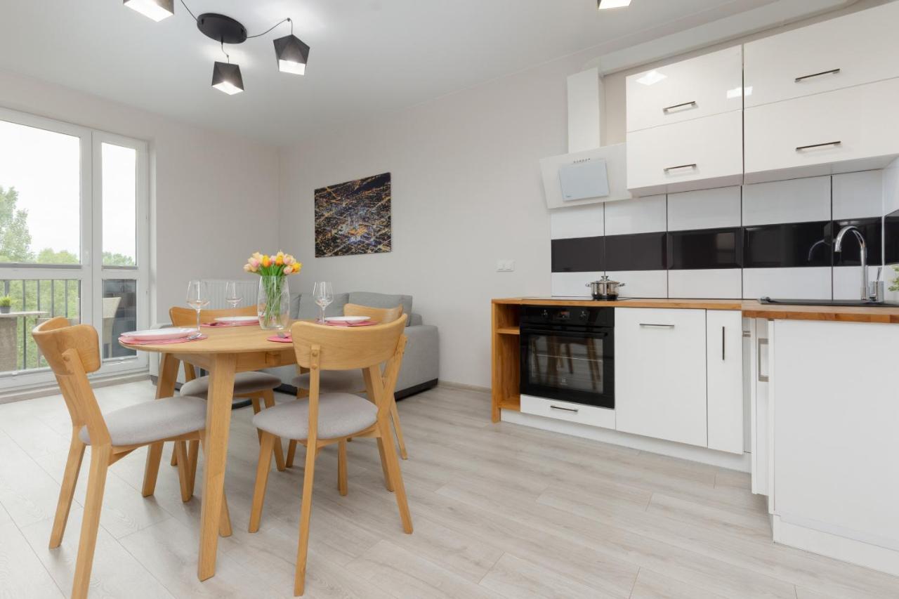 Urban Wings - Airport With Parking & Balcony By Renters Apartment