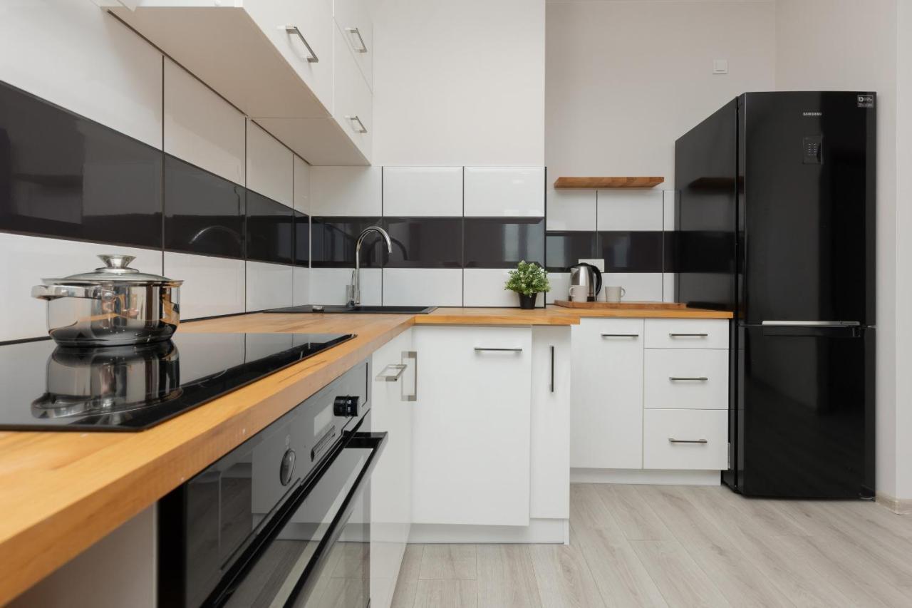 Apartment Urban Wings - Airport With Parking & Balcony By Renters