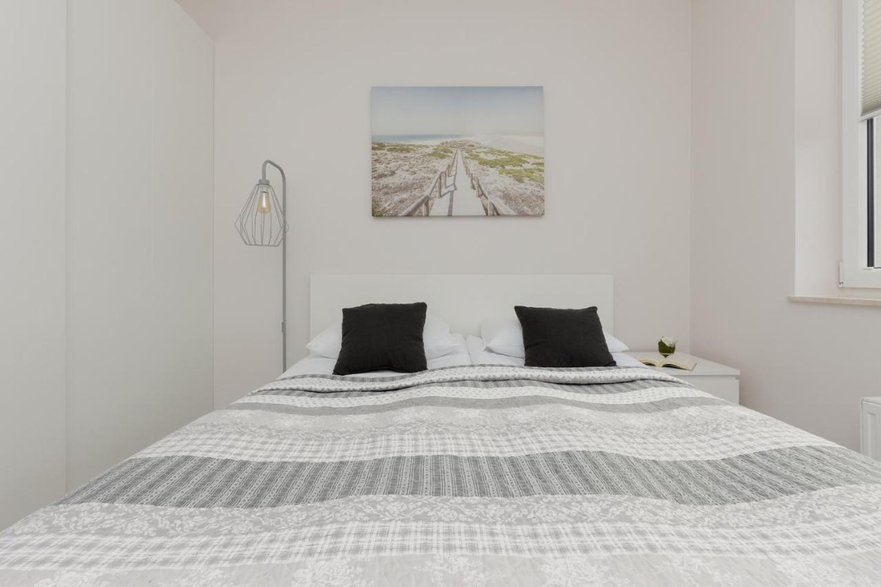Apartment Urban Wings - Airport With Parking & Balcony By Renters