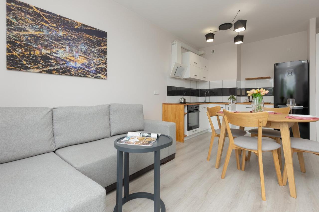 Urban Wings - Airport With Parking & Balcony By Renters *