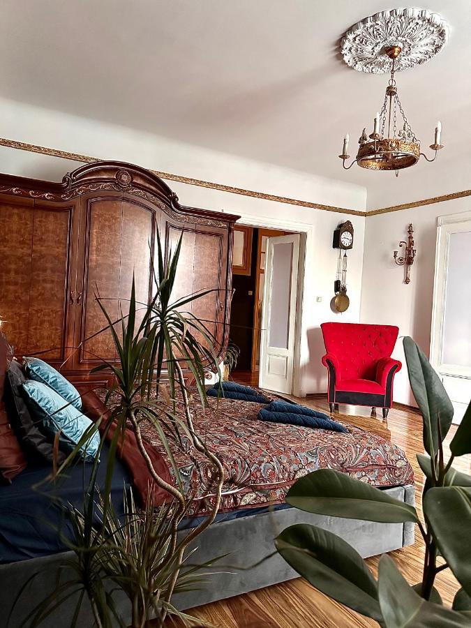 Exclusive Chmielna Street 95m2 Warsaw