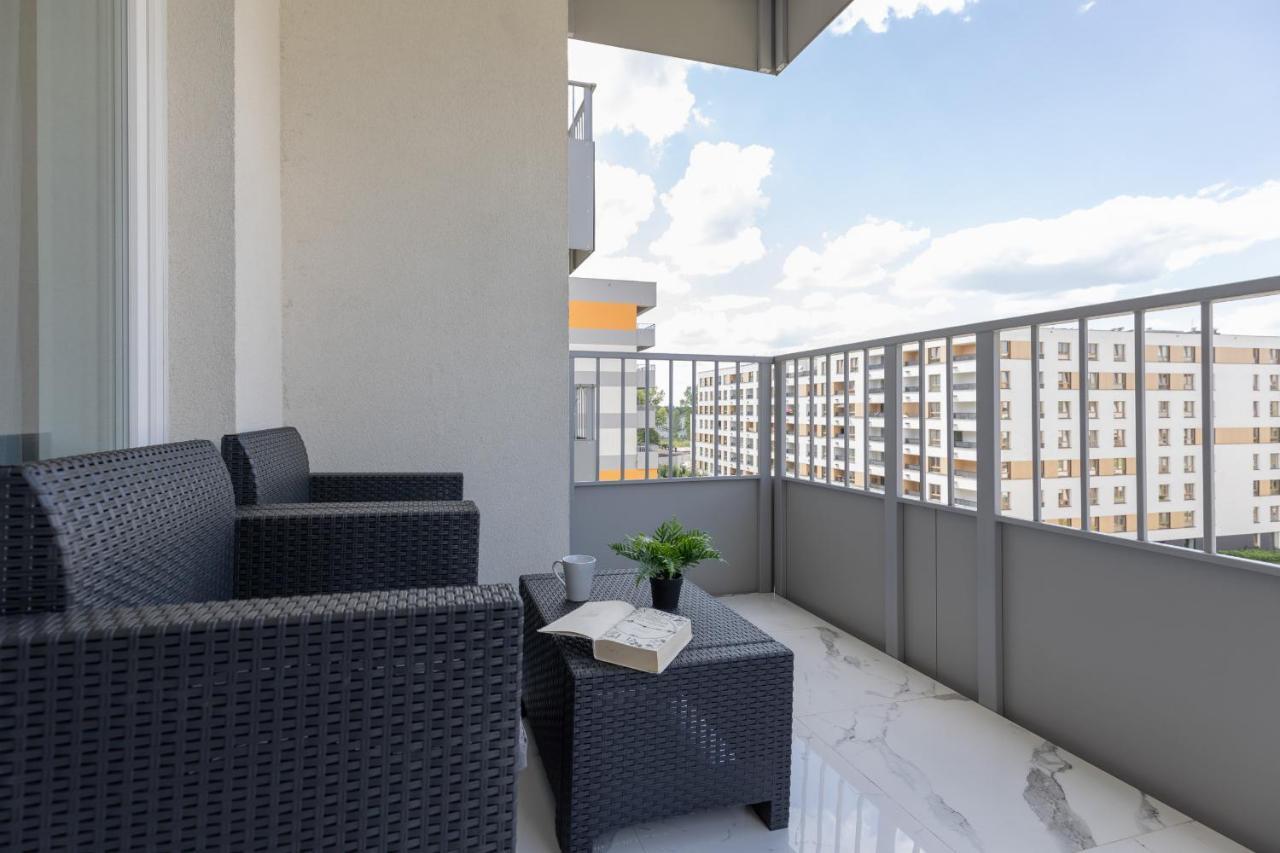 Elegant With Balcony & Parking By Renters Apartment Warsaw