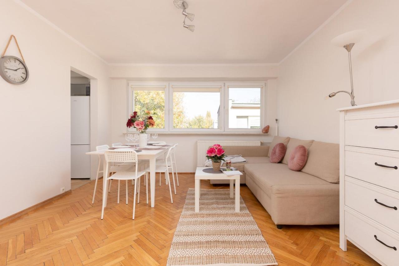 Metro Wawrzyszew By Renters *