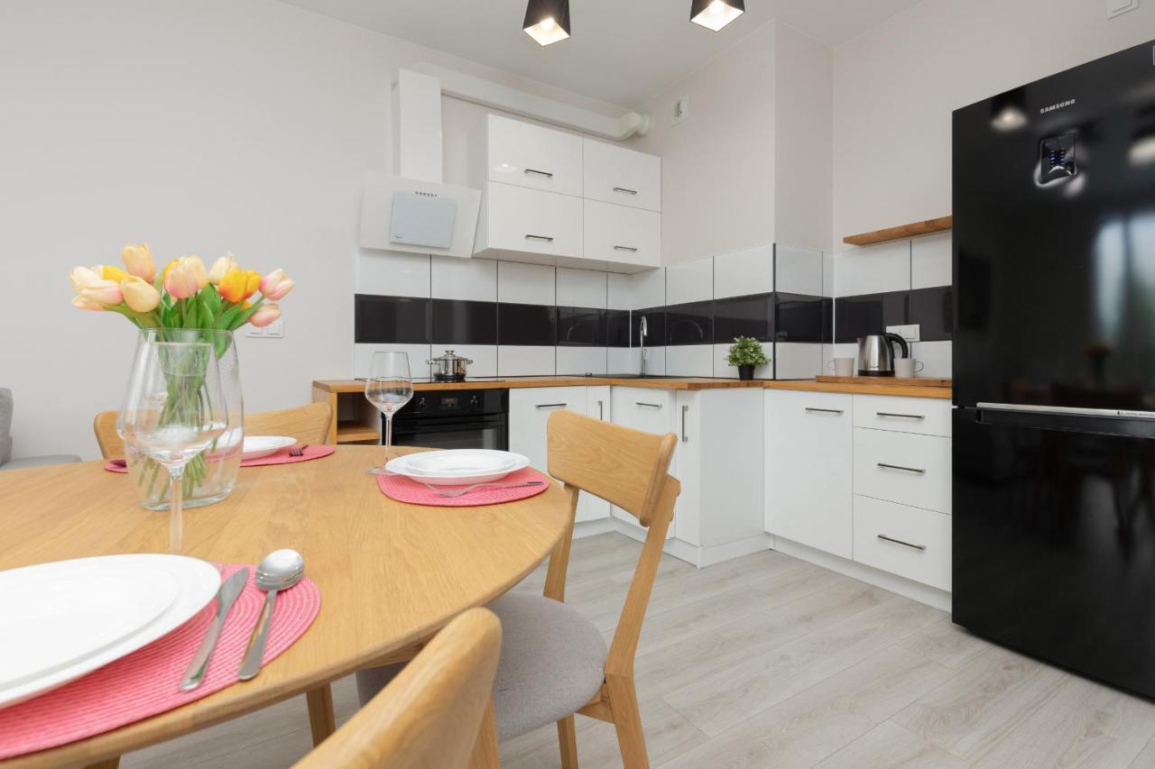Apartment Urban Wings - Airport With Parking & Balcony By Renters *