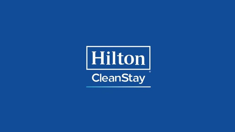 Hotel Hampton By Hilton Airport 3*