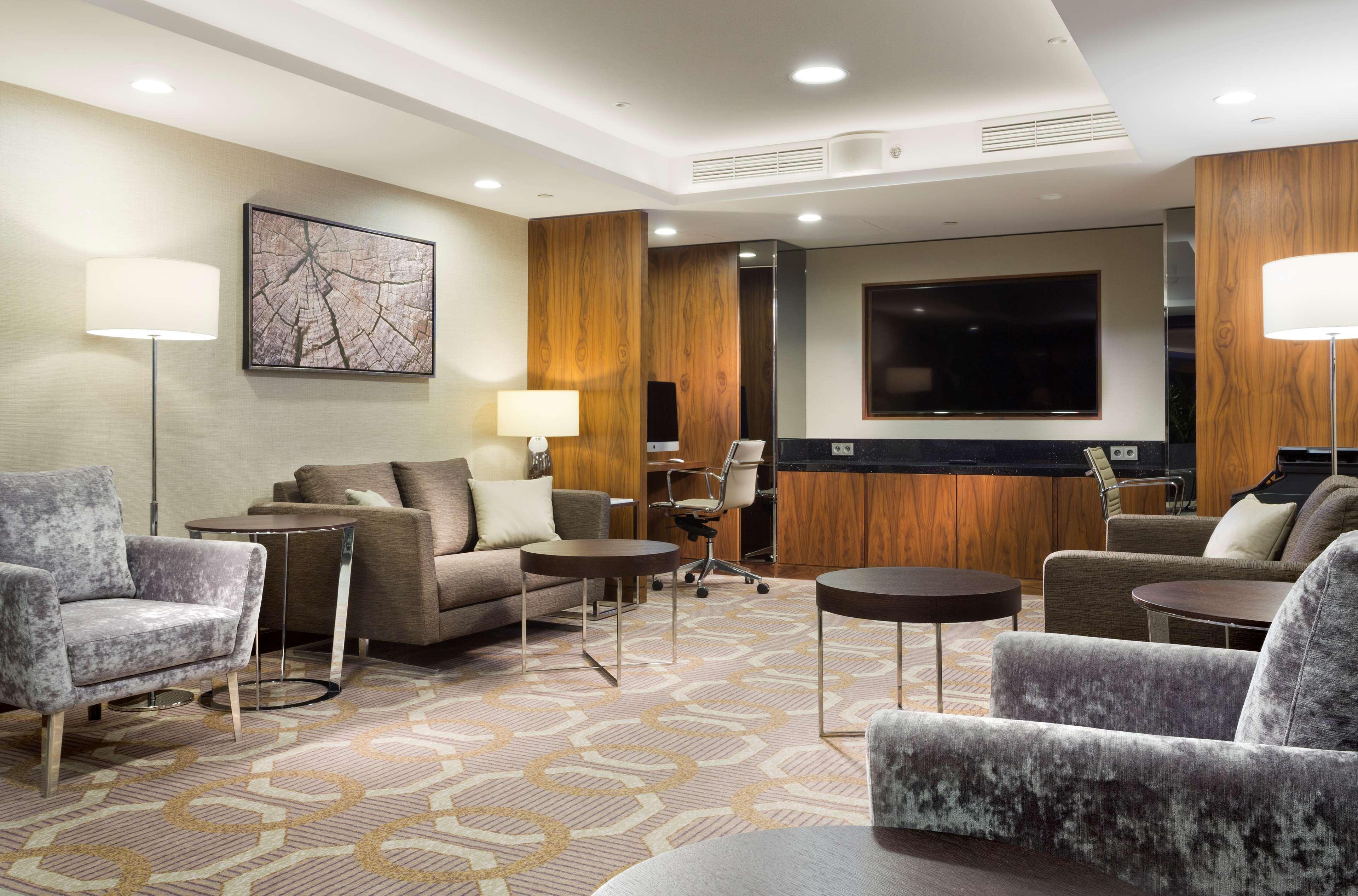 Doubletree By Hilton & Conference Centre 4*
