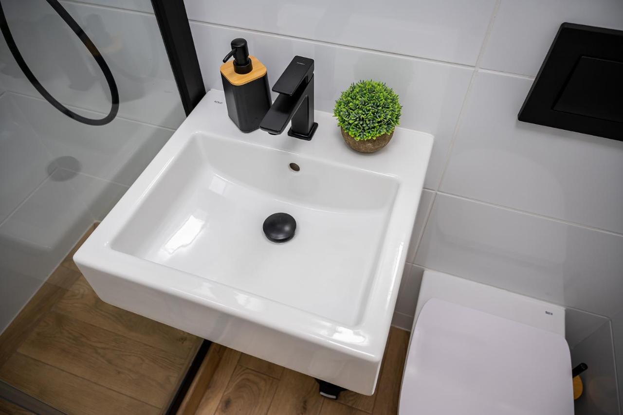 Wrzeciono 12 - Piekny Apartament Obok Szpitala Bielanskiego Oraz Awf, Bezplatna Strefa Parkowania - 400m Do Stacji Metra - Good Apartment