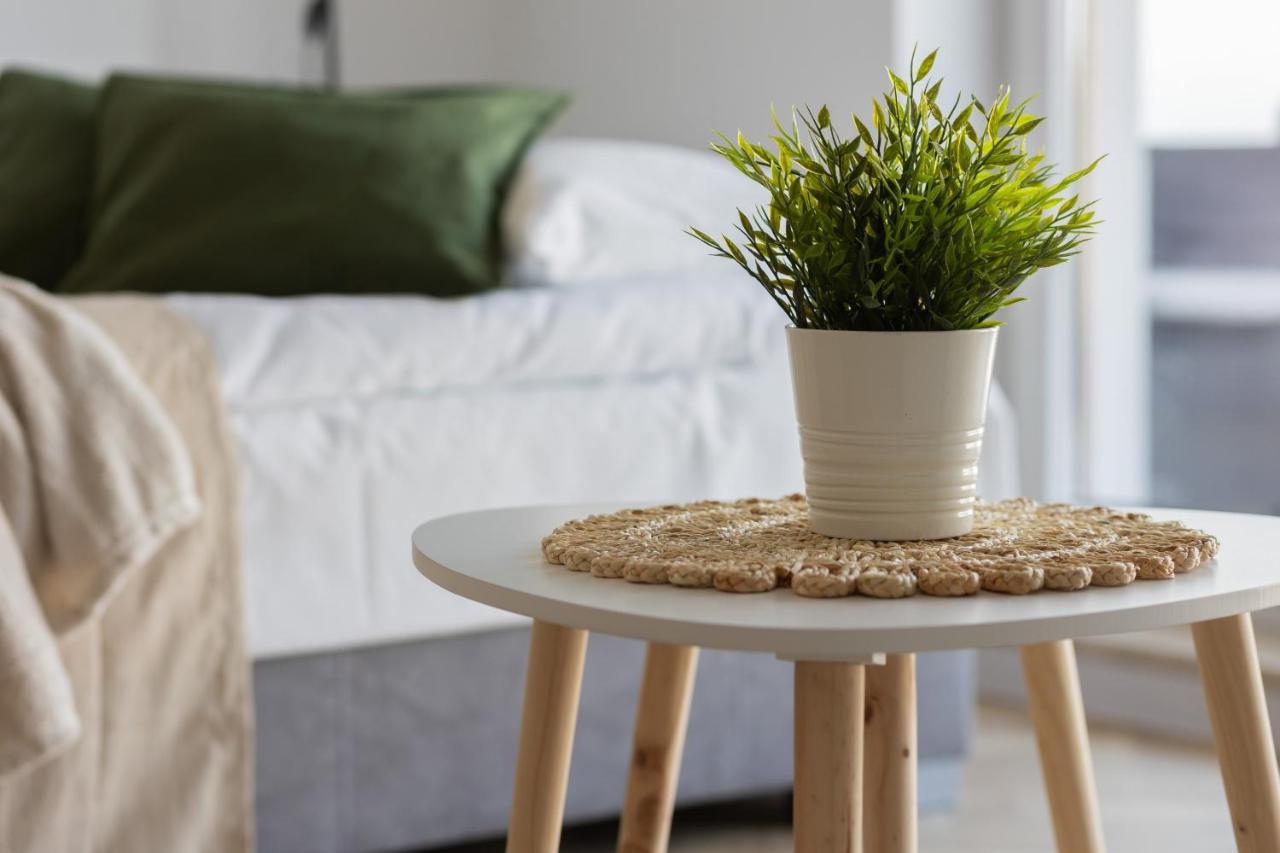 Ursus Sunny For 4 Guests With Parking & Balcony By Renters Apartment Warsaw