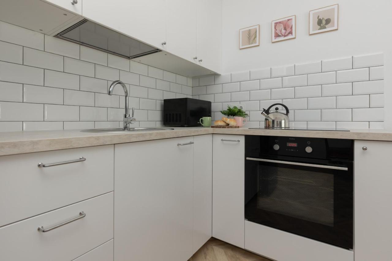 Apartment Ursus Sunny For 4 Guests With Parking & Balcony By Renters Warsaw