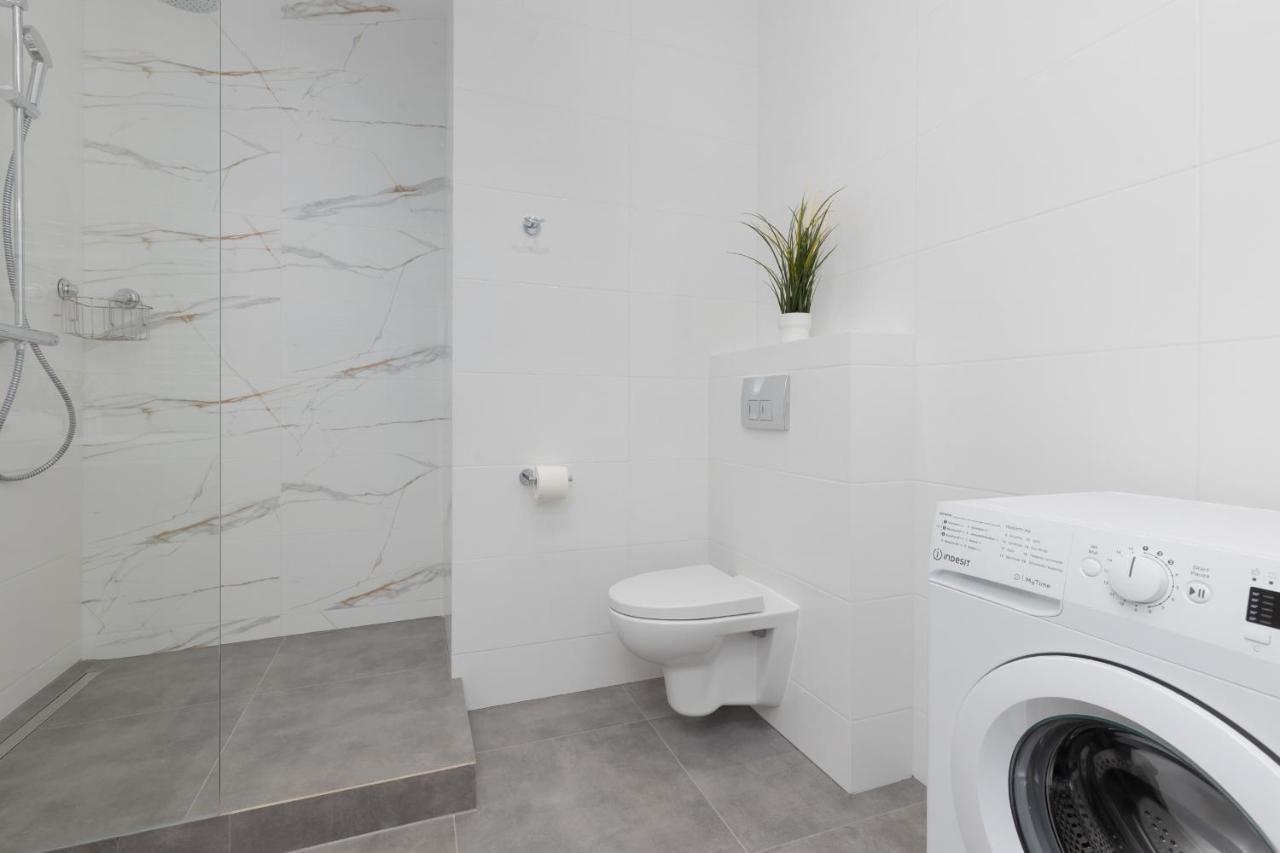 Apartment Ursus Sunny For 4 Guests With Parking & Balcony By Renters