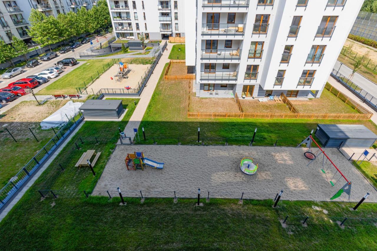 Ursus Sunny For 4 Guests With Parking & Balcony By Renters Apartment