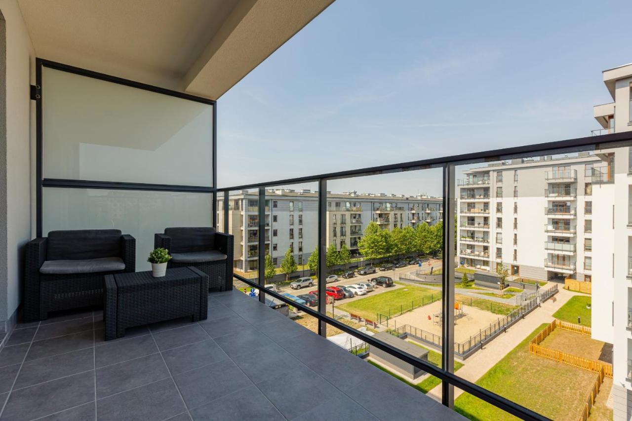 Ursus Sunny For 4 Guests With Parking & Balcony By Renters Apartment Warsaw