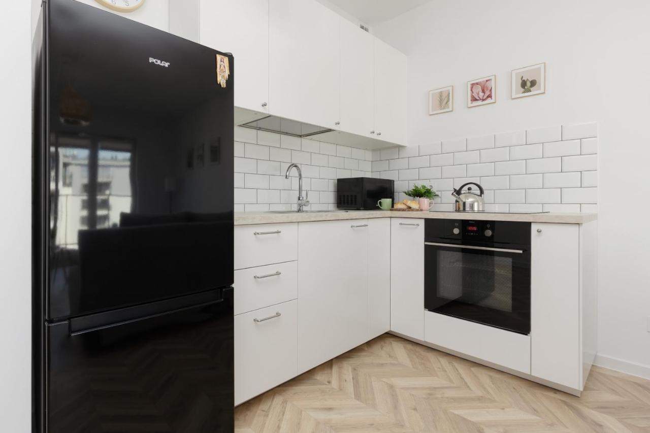 Ursus Sunny For 4 Guests With Parking & Balcony By Renters Warsaw