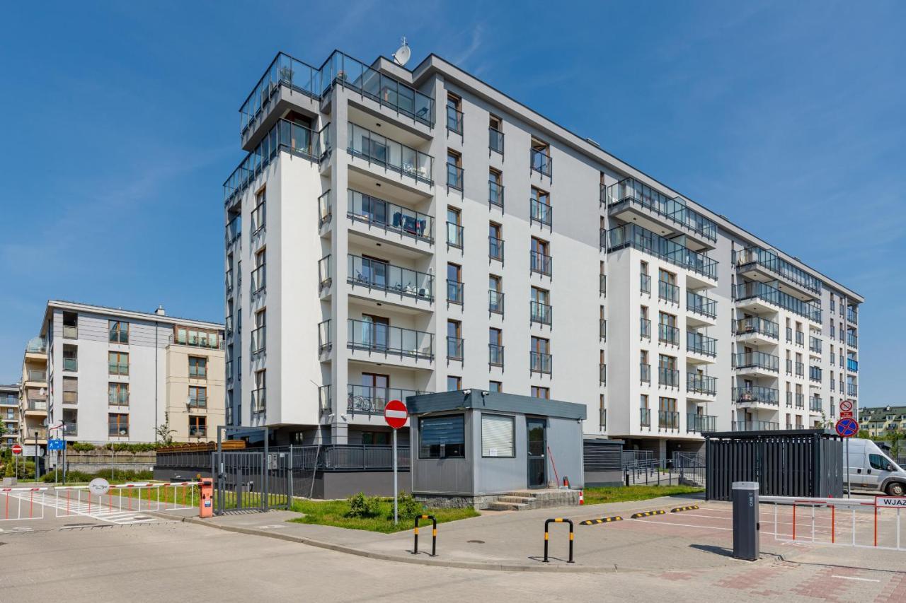 Ursus Sunny For 4 Guests With Parking & Balcony By Renters