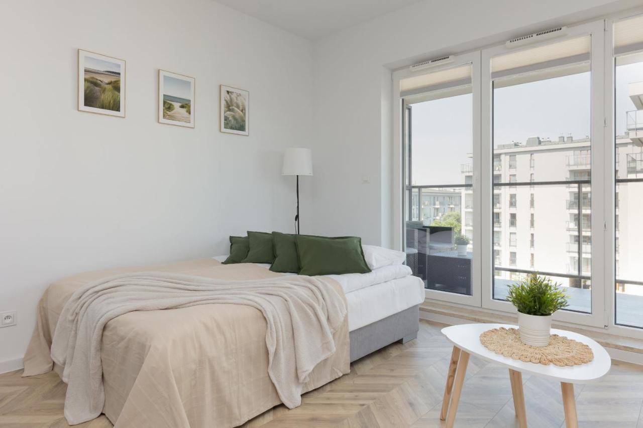 Ursus Sunny For 4 Guests With Parking & Balcony By Renters Apartment