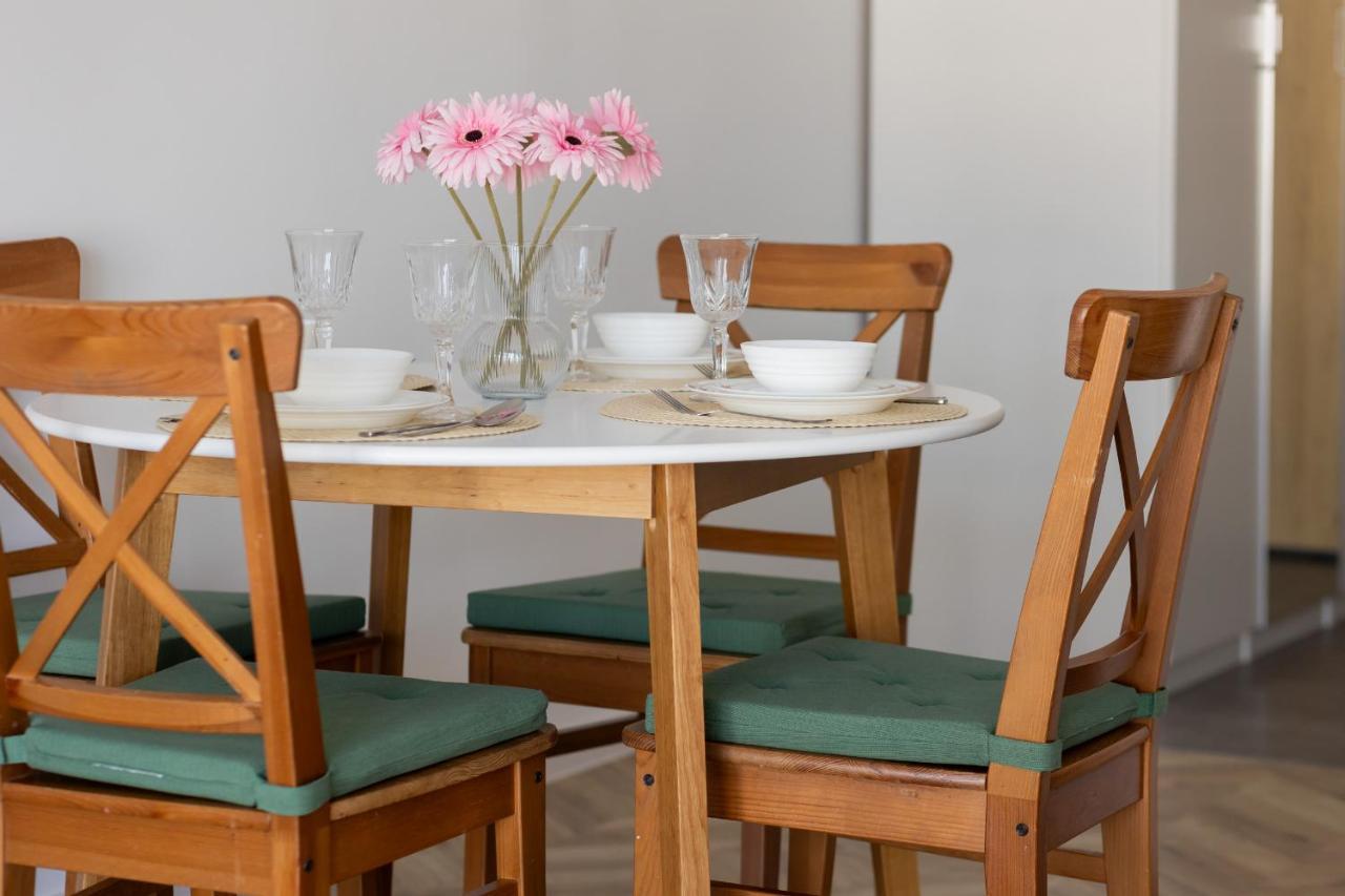 Ursus Sunny For 4 Guests With Parking & Balcony By Renters Warsaw