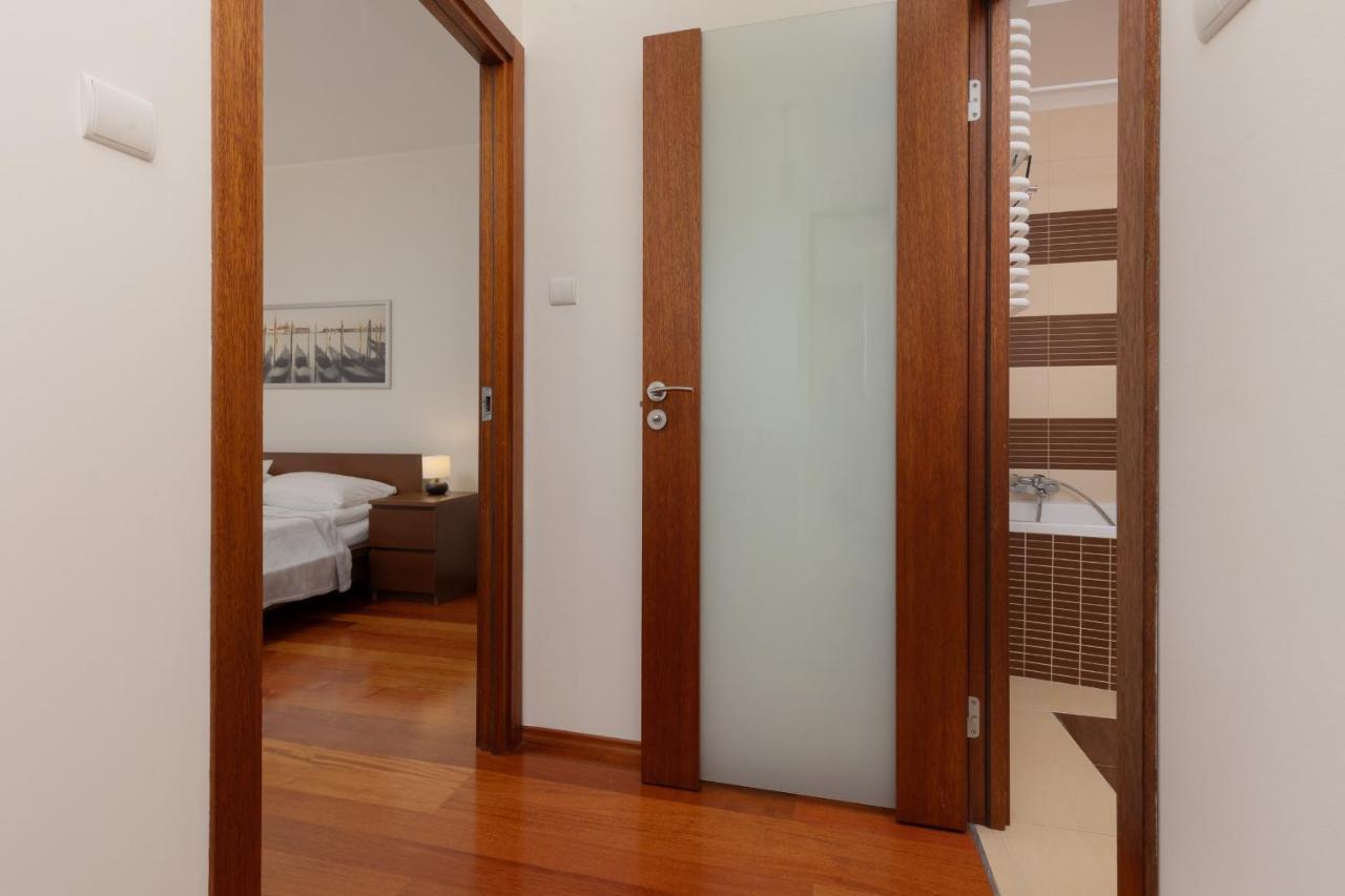 Apartament With Study Powstancow Slaskich By Renters *