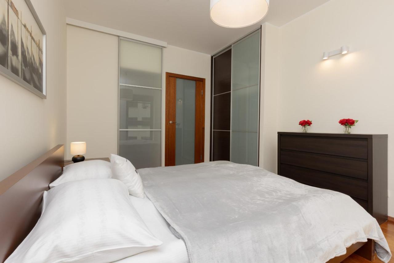 With Study Powstancow Slaskich By Renters Apartament