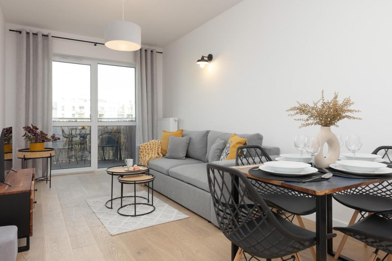 Modern & Bright With Parking And Balcony By Renters Warsaw