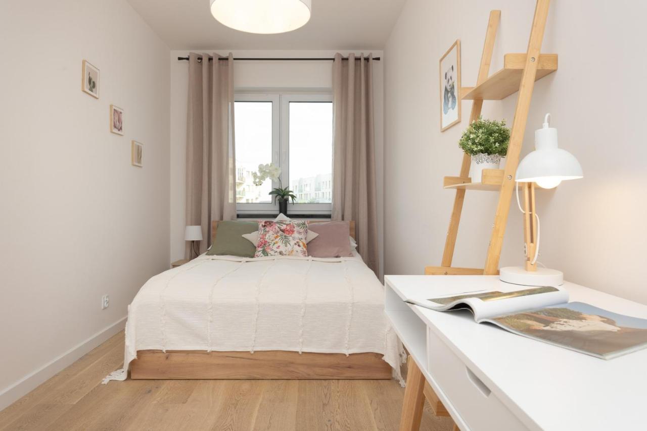 Apartment Modern & Bright With Parking And Balcony By Renters *