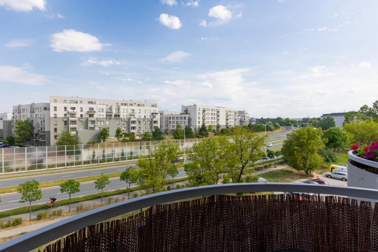 Modern & Bright With Parking And Balcony By Renters *