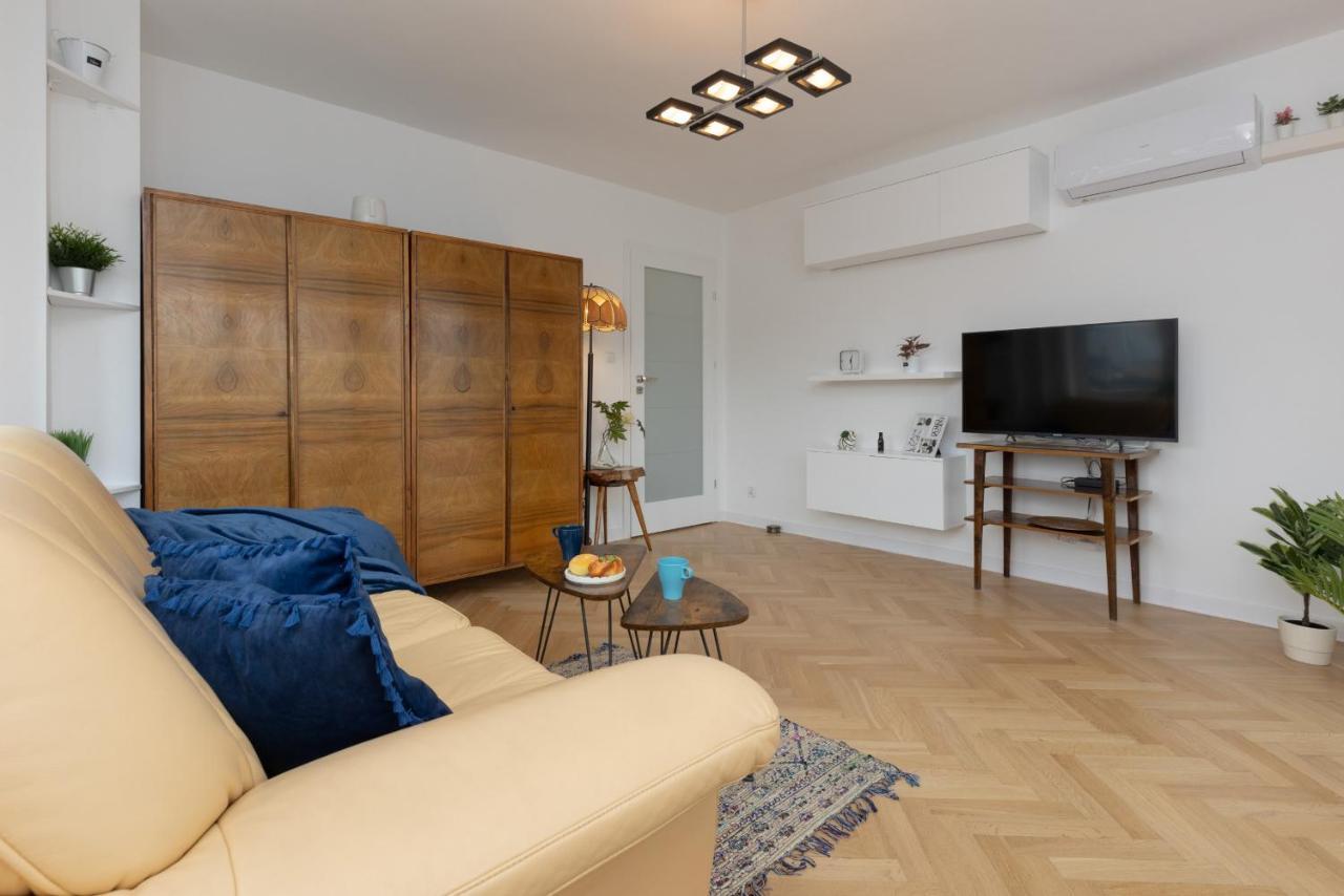 Elegant With Ac 550 M To Copernicus Science Centre By Renters Apartament Warszawa