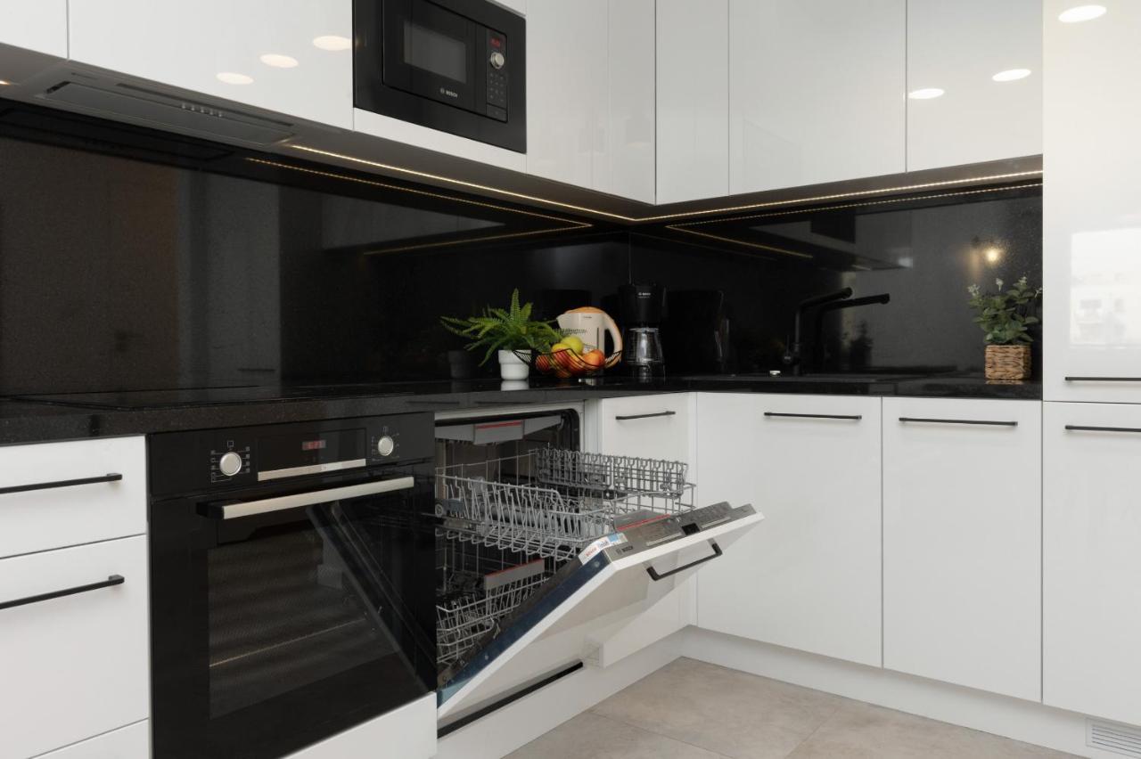 Modern & Bright With Parking And Balcony By Renters Warsaw