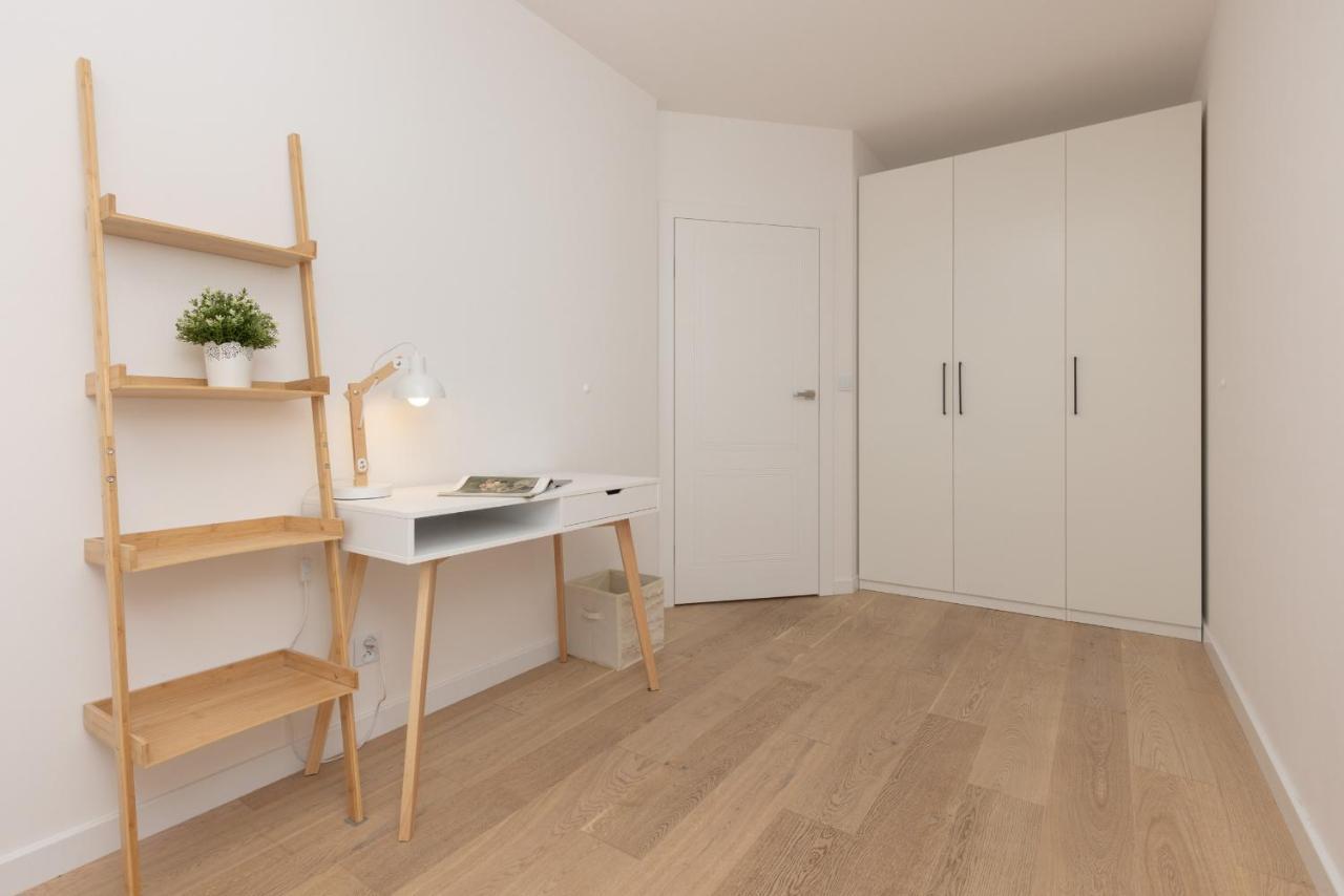Modern & Bright With Parking And Balcony By Renters