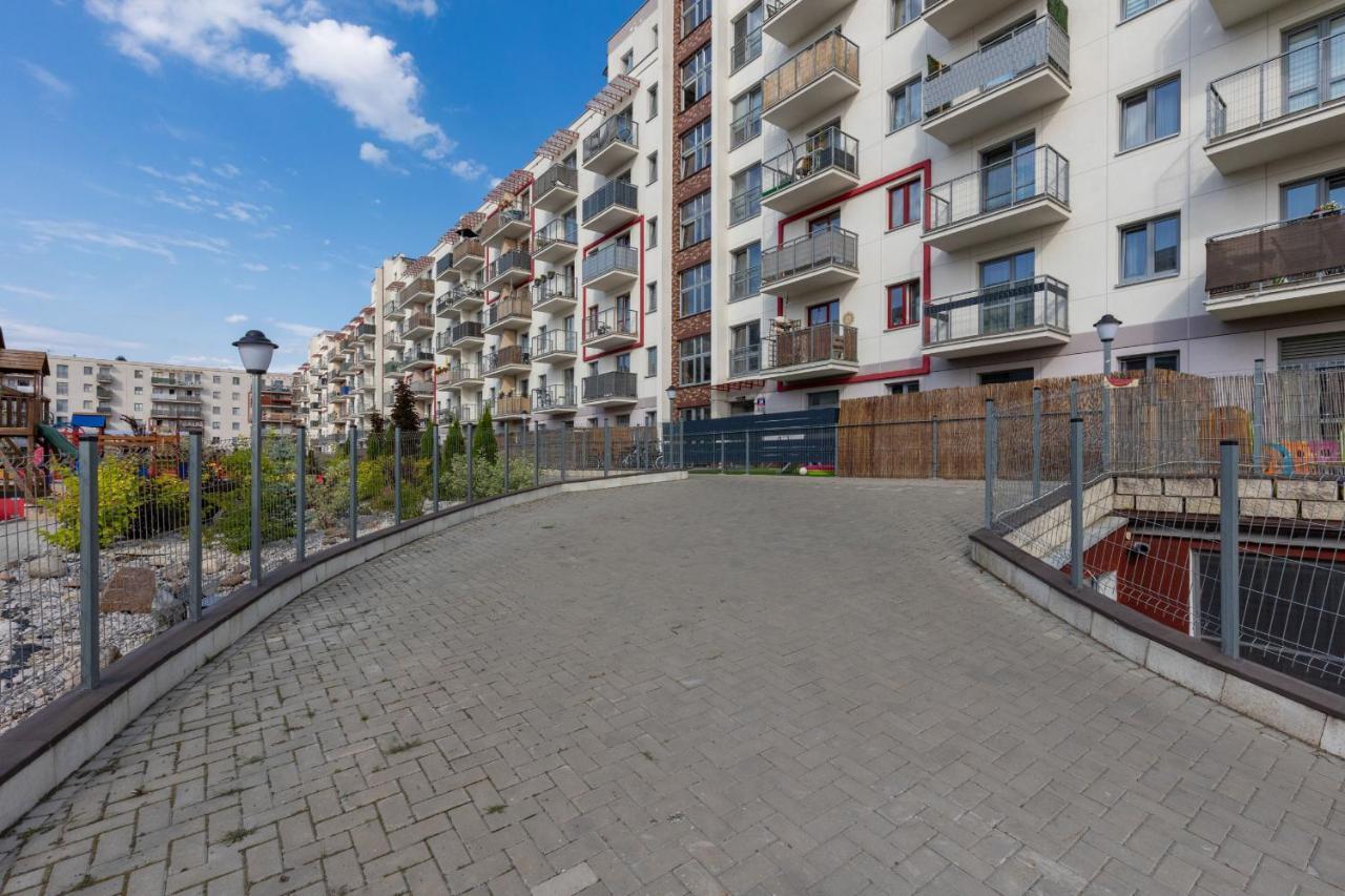 Apartment Modern & Bright With Parking And Balcony By Renters *