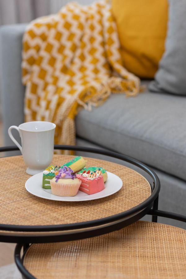 Modern & Bright With Parking And Balcony By Renters Apartment *