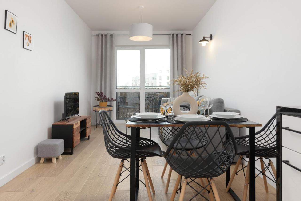 Modern & Bright With Parking And Balcony By Renters *