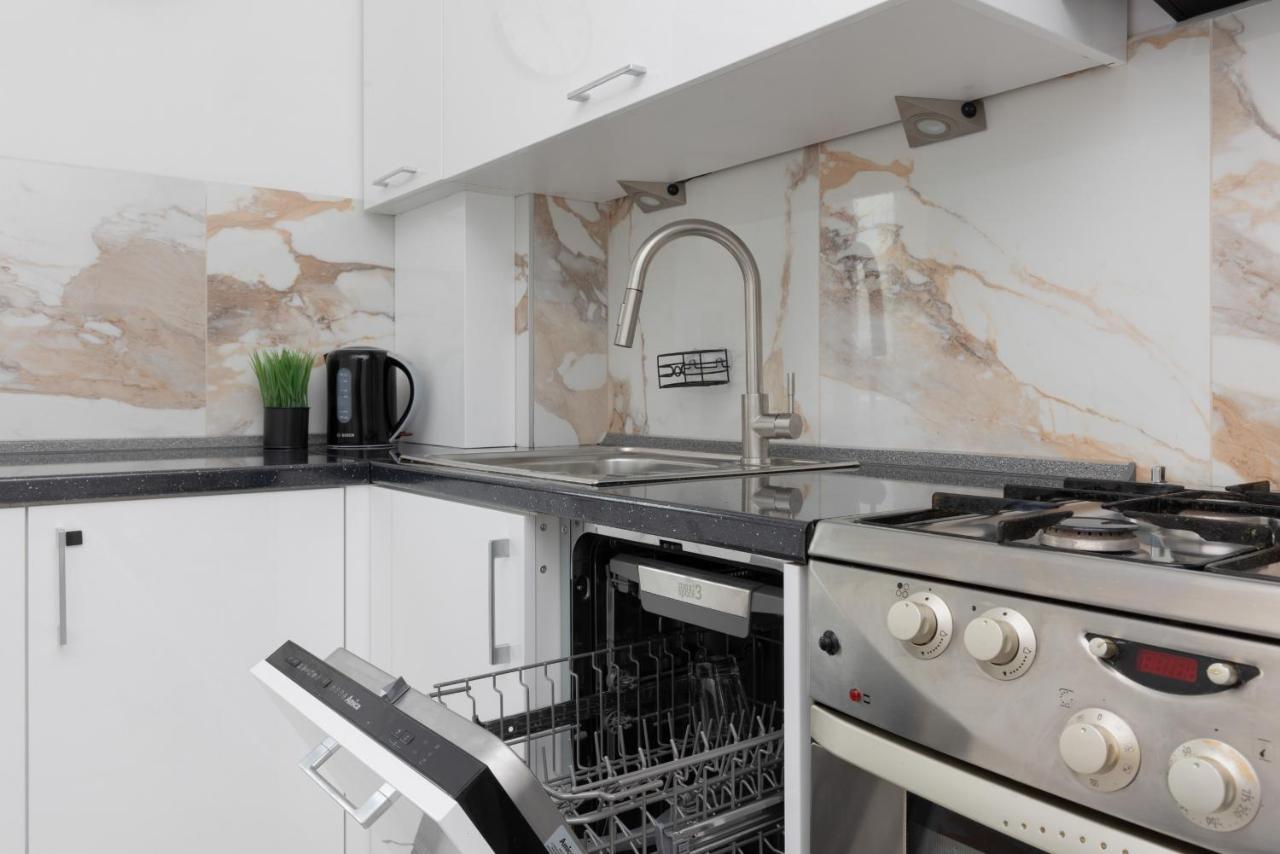 Elegant With Ac 550 M To Copernicus Science Centre By Renters Apartament Warszawa