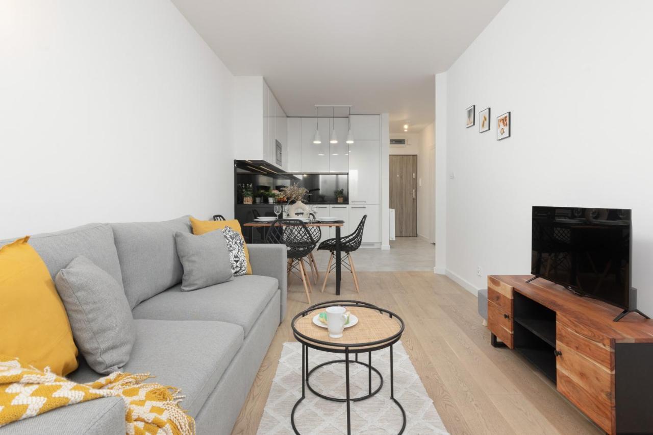 Apartment Modern & Bright With Parking And Balcony By Renters *
