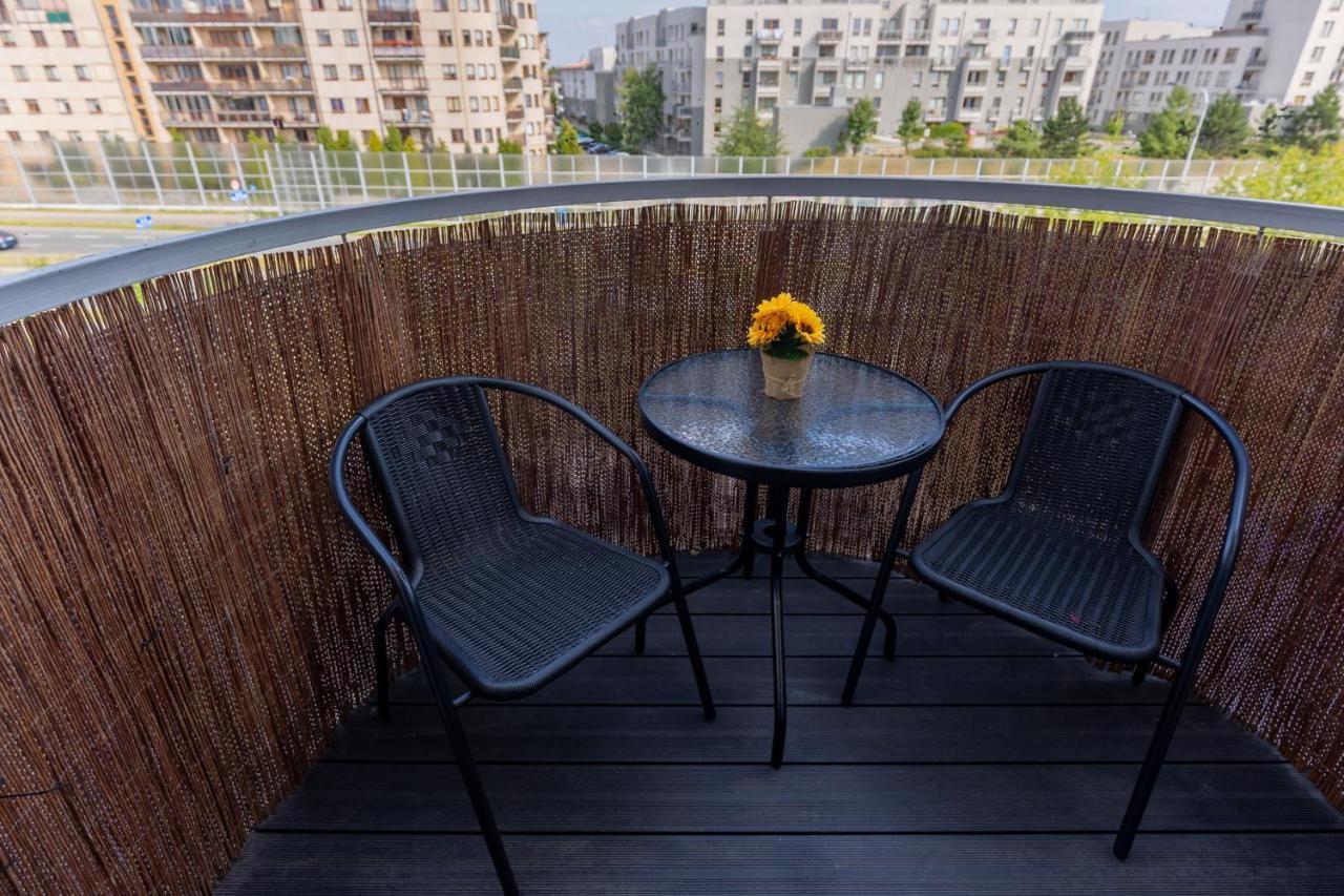Apartment Modern & Bright With Parking And Balcony By Renters *