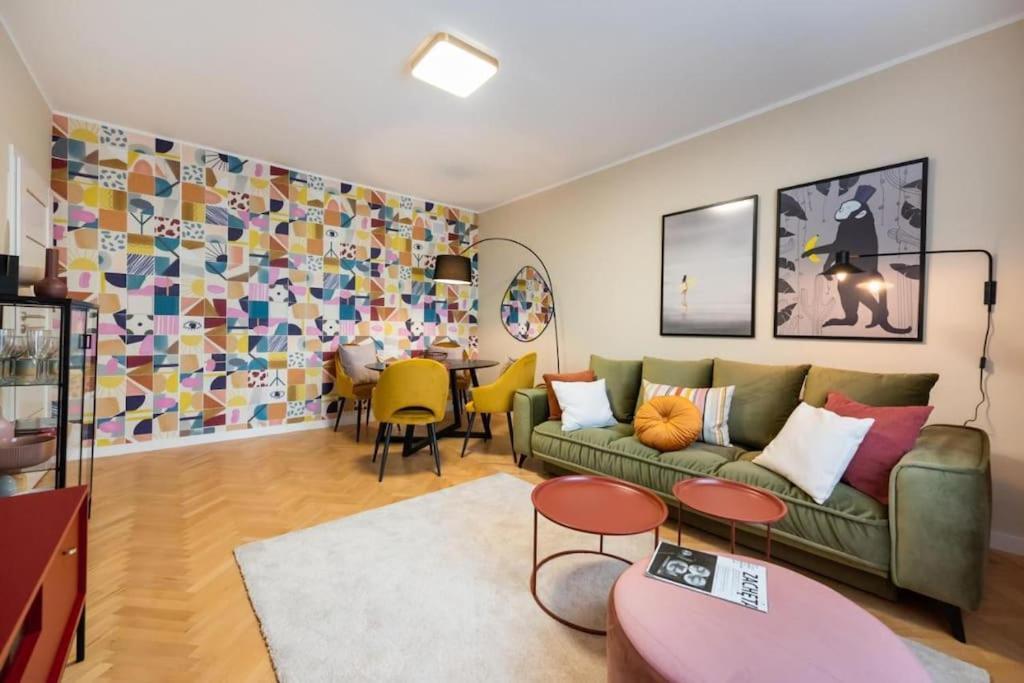 Eclectic Near Old Town Apartment *