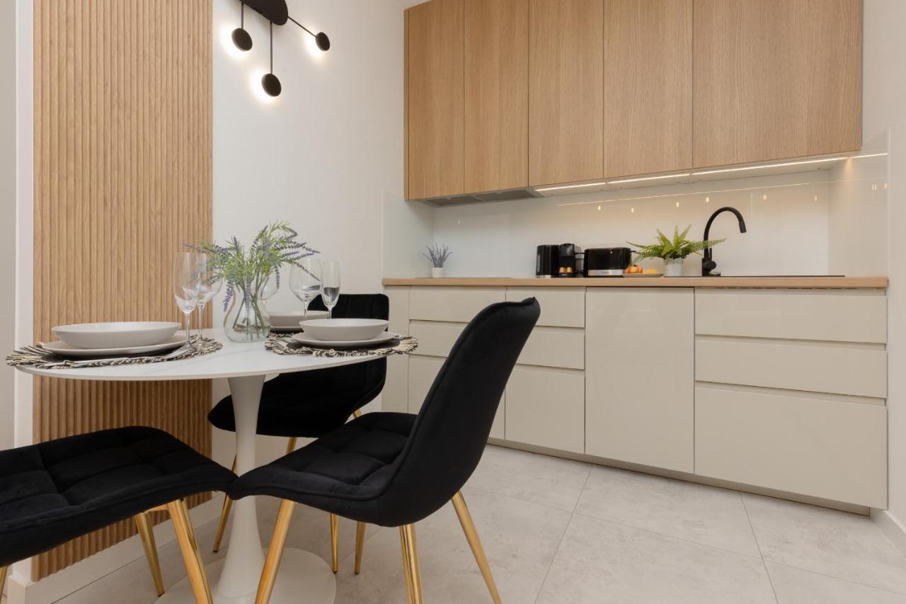 Apartment Mennica Deluxe Center By Renters Prestige