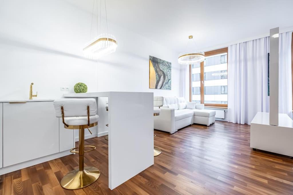 Luxury Princessa & Garage & Cable Tv Channels Apartment *