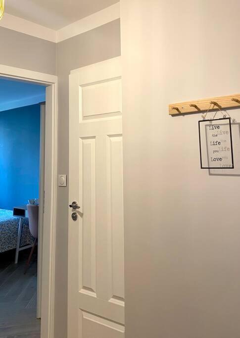 Close To Metro, 8 Minutes To Centrum And Near Airport Apartment Warsaw