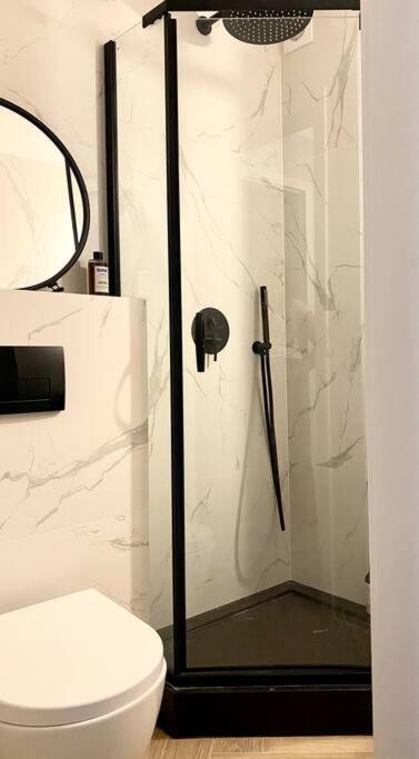 Apartment Close To Metro, 8 Minutes To Centrum And Near Airport *